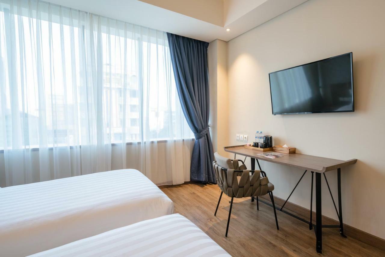 Luminor Hotel Jakarta Kota By Wh Esterno foto