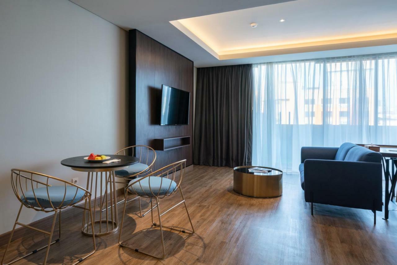 Luminor Hotel Jakarta Kota By Wh Esterno foto
